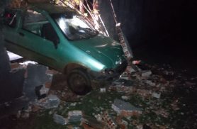Motorista é preso por embriaguez ao volante após bater e derrubar muro na Rua São João