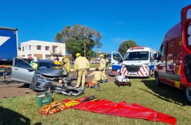 Forte colisão entre Onix e caminhão é registrada na BR-277, em Santa Tereza do Oeste