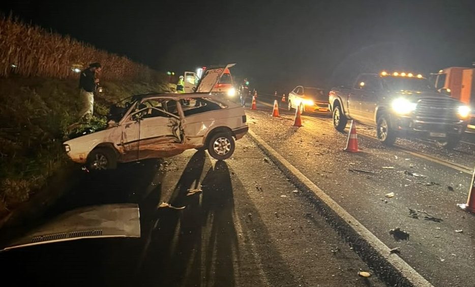 Criança de 6 anos morre e quatro pessoas ficam feridas em grave acidente na BR-369 Imagem referente a Criança de 6 anos morre e quatro pessoas ficam feridas em grave acidente na BR-369