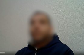 "Pai" tenta chorar em interrogatório após ser preso por dar chute na filha de 3 anos; veja o que ele disse!
