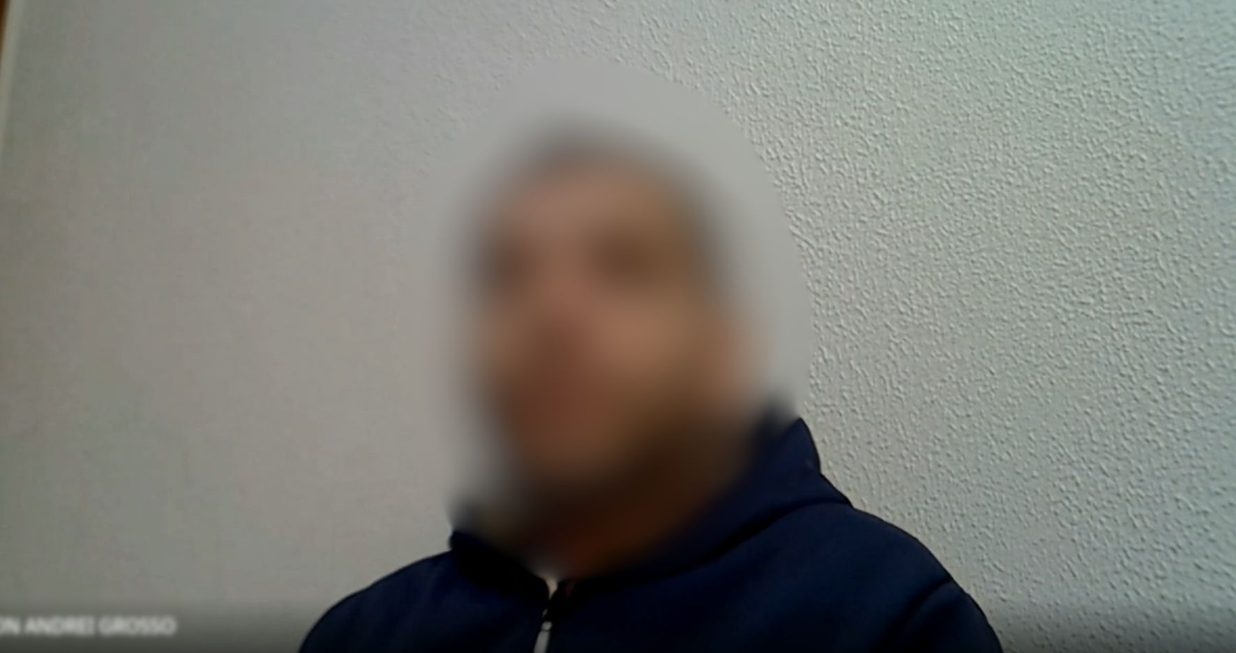 “Pai” tenta chorar em interrogatório após ser preso por dar chute na filha de 3 anos; veja o que ele disse!