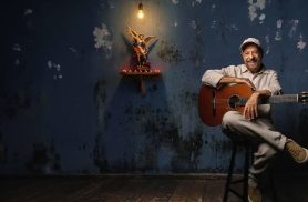 Cantor e compositor João Bosco completa 80 anos
