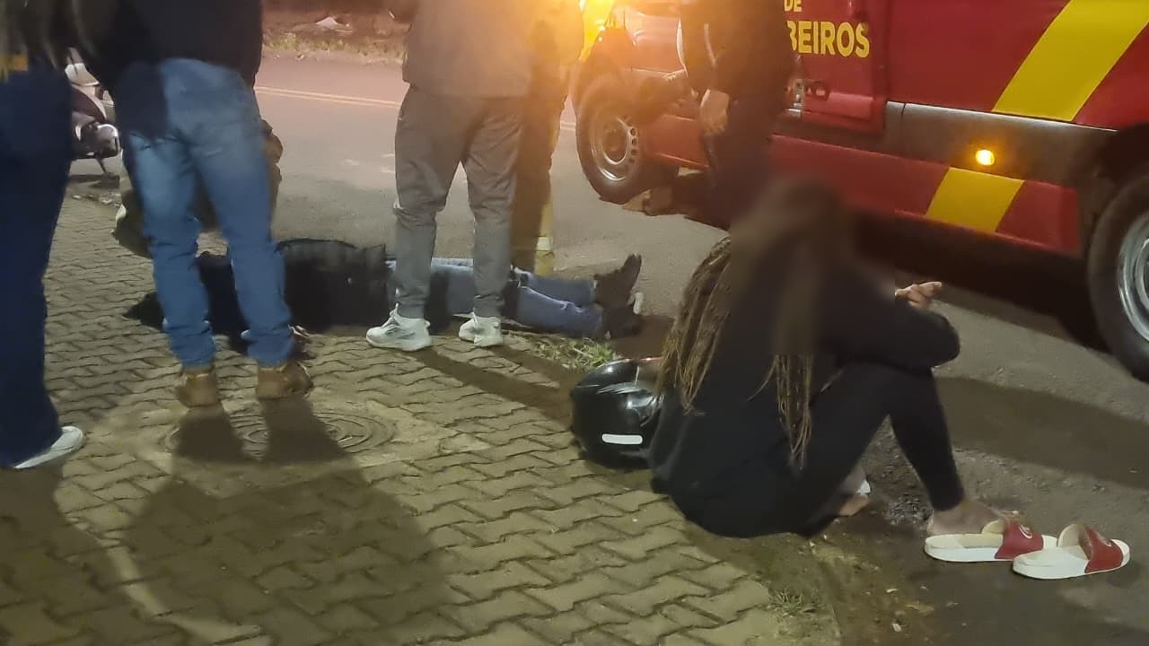 Acidente entre motos deixa dois feridos no Bairro Universitário