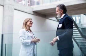Entre consultórios e hospitais, propagandistas de laboratório comemoram seu dia
