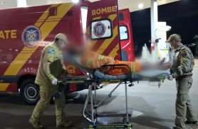 Motociclista fica ferido após colisão com carro na Avenida Piquiri
