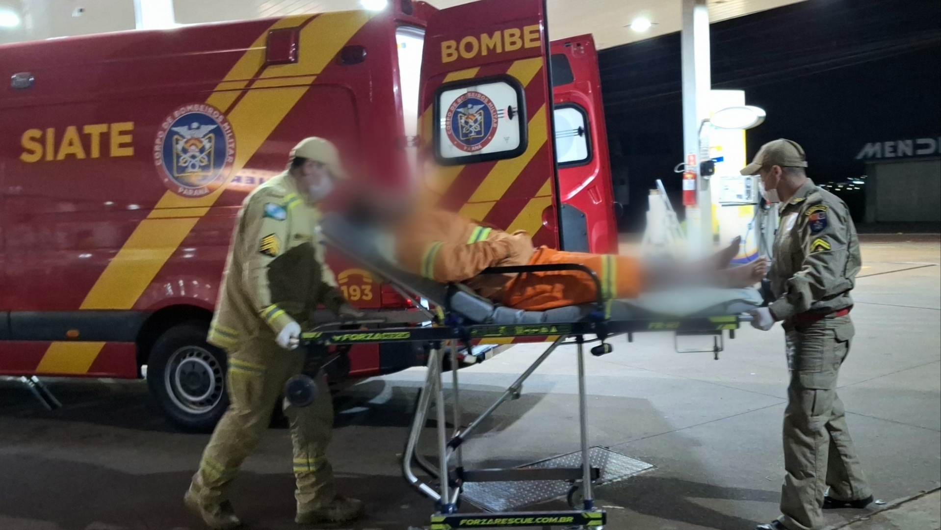 Motociclista fica ferido após colisão com carro na Avenida Piquiri