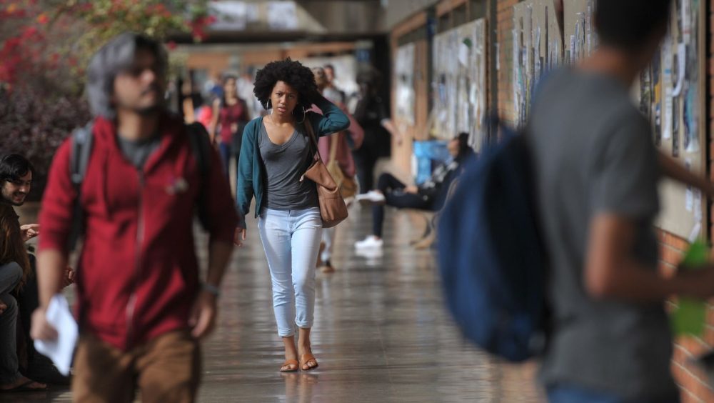 Mais de 54% dos graduandos já abandonaram curso para cuidar dos filhos Imagem referente a Mais de 54% dos graduandos já abandonaram curso para cuidar dos filhos