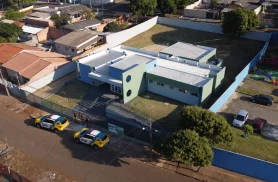 Suspeitos armados causam terror ao invadirem UBS à procura de mulher