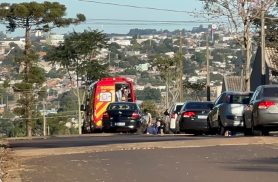 Com grande edema na cabeça, criança é socorrida após queda de bicicleta