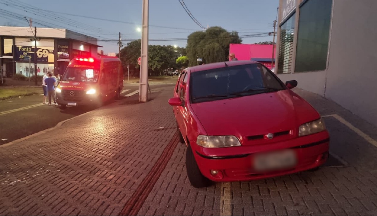 Choque entre carro e moto deixa vítima em cruzamento do bairro Floresta