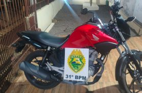 PM recolhe motocicleta após flagrar condutor sem habilitação em Palotina