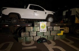 Perseguição a carro roubado termina com apreensão de 355 kg de maconha em Toledo