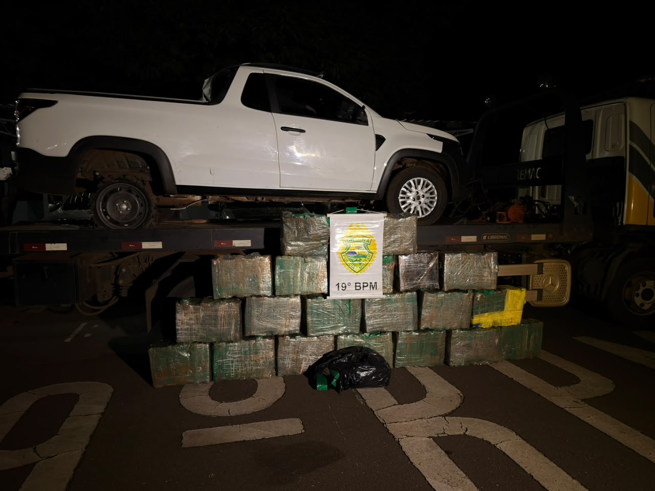 Imagem referente a Perseguição a carro roubado termina com apreensão de 355 kg de maconha em Toledo
