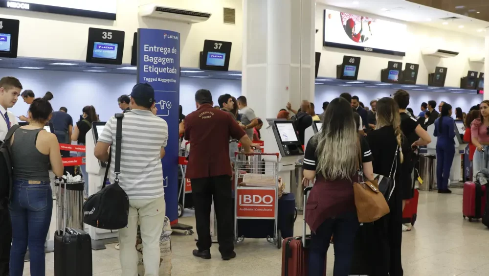 Setor de serviços cai 0,4% em maio por recuo na área de transportes Imagem referente a Setor de serviços cai 0,4% em maio por recuo na área de transportes