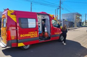 Mulher sofre queda em residência e é socorrida pelo Siate no Santa Felicidade