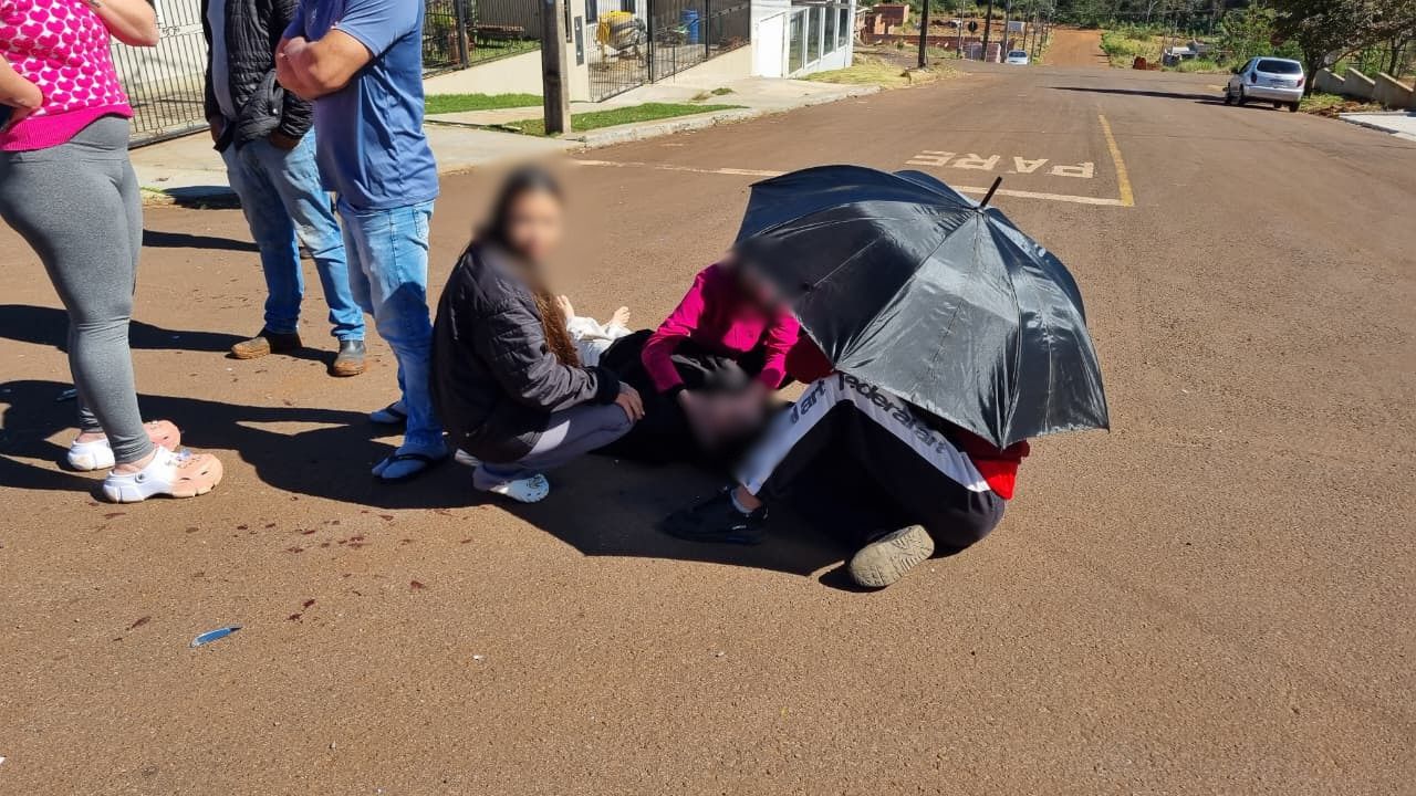 Três pessoas ficam feridas após colisão entre patinete elétrico e carro no Belmonte