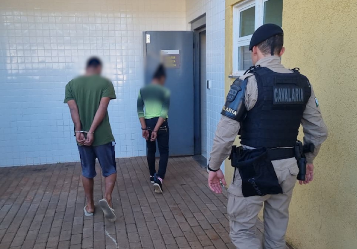 PM prende mulher traficante e usuário que mentiu identidade próximo ao Terminal Leste