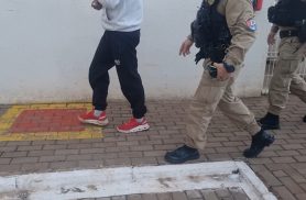 Violência doméstica no Veneza: Homem é preso após xingar e ameaçar a companheira