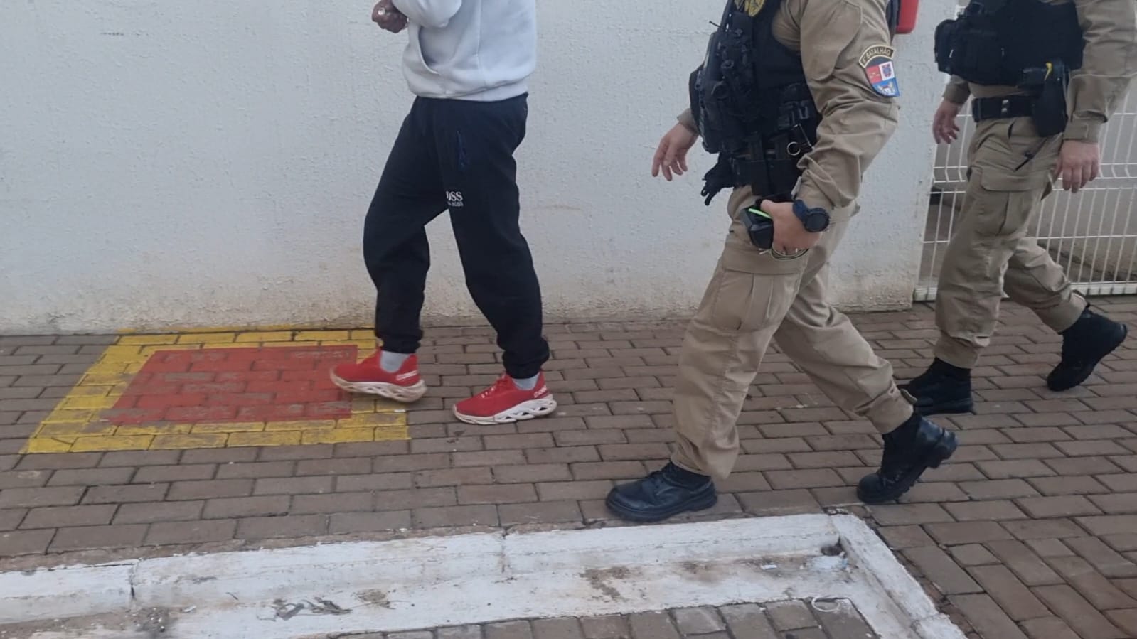 Violência doméstica no Veneza: Homem é preso após xingar e ameaçar a companheira