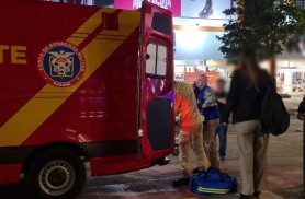 Adolescente fica ferido em acidente entre motocicletas elétricas na Avenida Brasil