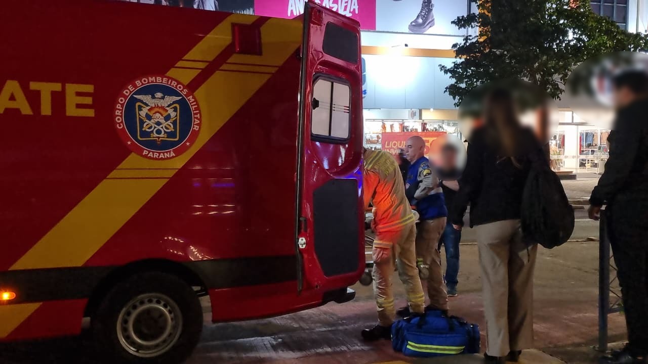 Adolescente fica ferido em acidente entre motocicletas elétricas na Avenida Brasil