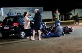 Motociclista fica ferido após colisão com Ford Ka no Bairro Guarujá Motociclista fica ferido após colisão com Ford Ka no Bairro Guarujá