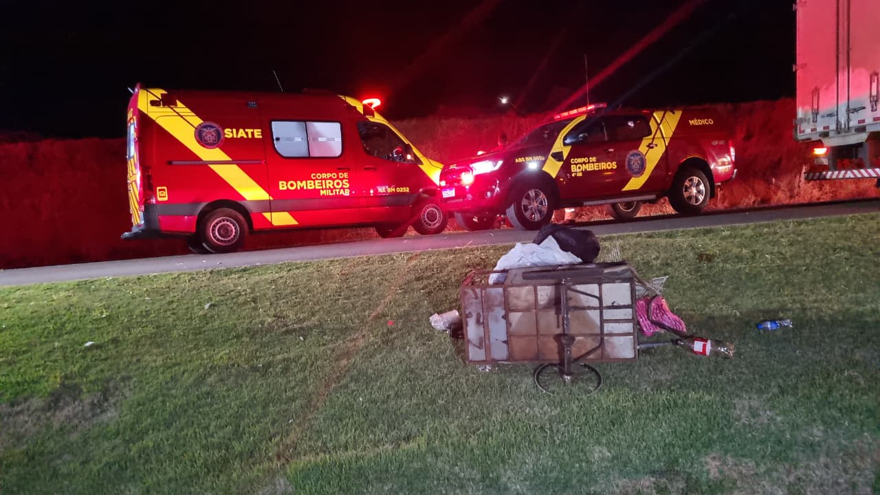Catadora de recicláveis é atropelada por caminhão na marginal da BR-277