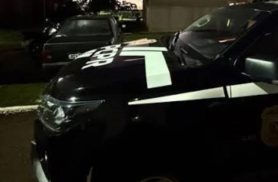 Sem cinto de segurança, jovem de 21 anos capota carro e escapa com ferimentos leves
