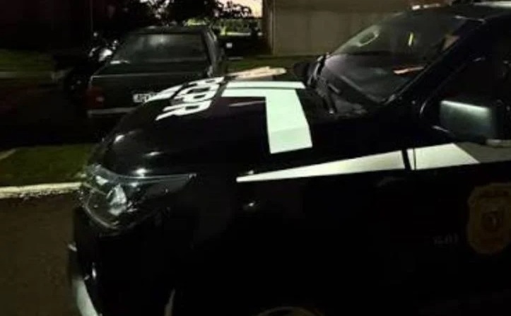 Sem cinto de segurança, jovem de 21 anos capota carro e escapa com ferimentos leves Imagem referente a Sem cinto de segurança, jovem de 21 anos capota carro e escapa com ferimentos leves