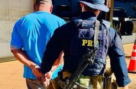 PRF e PM prendem homem procurado por ameaça e organização criminosa em Foz do Iguaçu