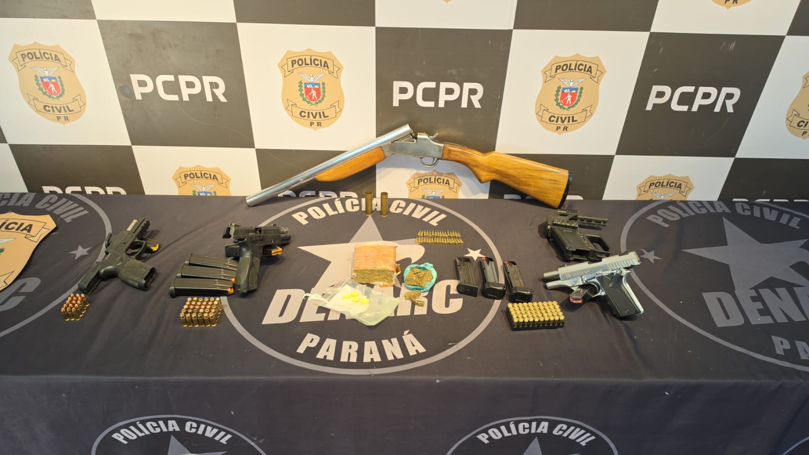 PCPR prende três pessoas e apreende armas e munições em Curitiba