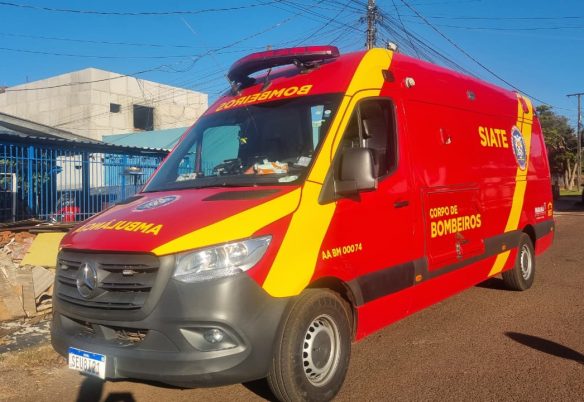 Mulher precisa de atendimento de emergência após cair de mesa em Cascavel