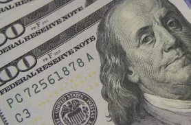 Dólar encosta em R$ 5,10 com tarifaço e tensão global