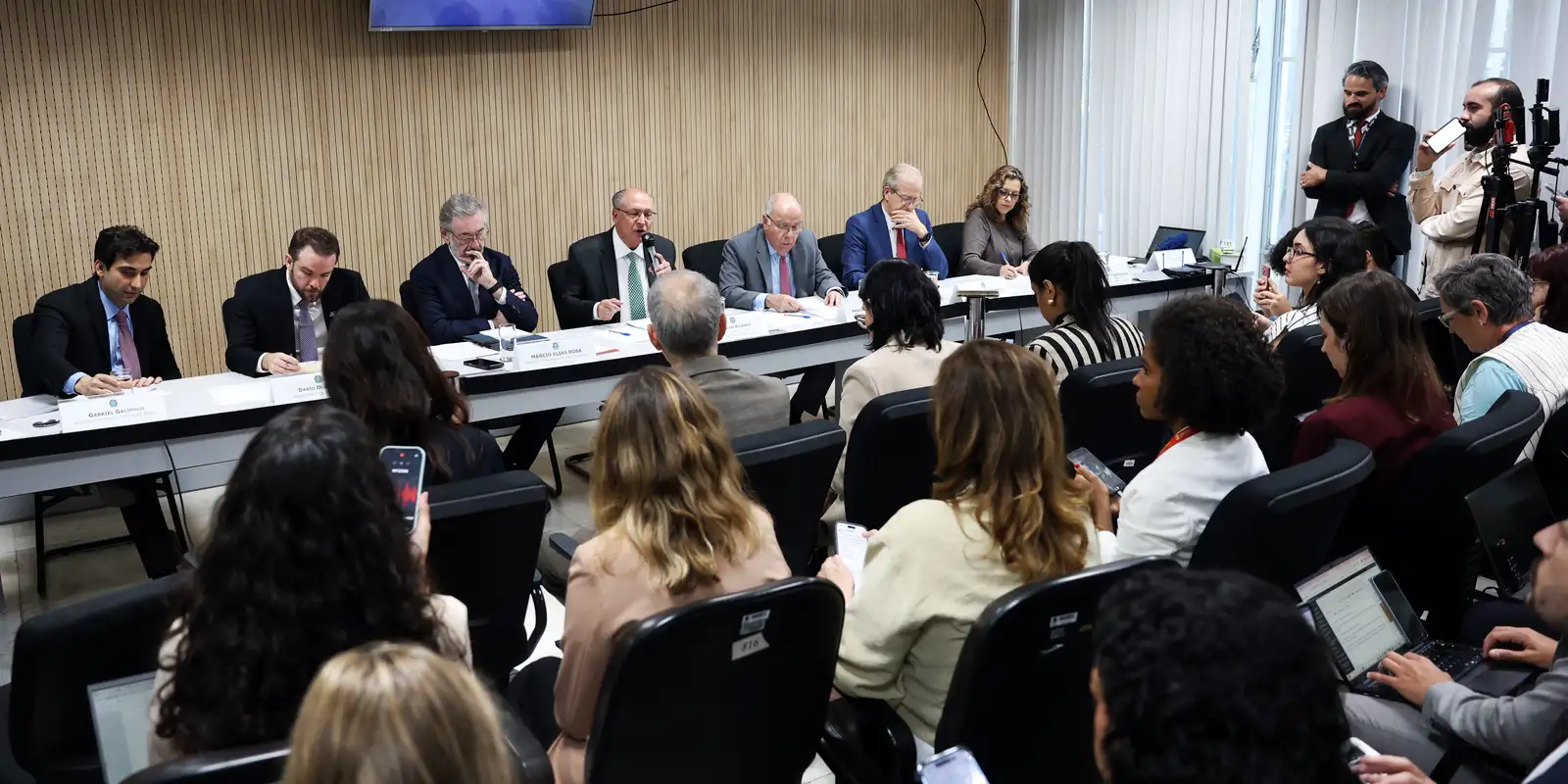 Imagem referente a Setores atingidos por tarifaço dos EUA terão novo plano de socorro