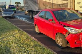 Ka e Civic se envolvem em acidente de trânsito no Trevo da Portal