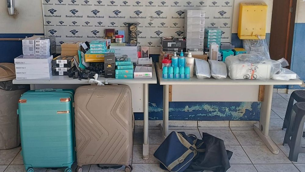 Abordagem na rodoviária de Cascavel termina com apreensão de diversas mercadorias do Paraguai Imagem referente a Abordagem na rodoviária de Cascavel termina com apreensão de diversas mercadorias do Paraguai