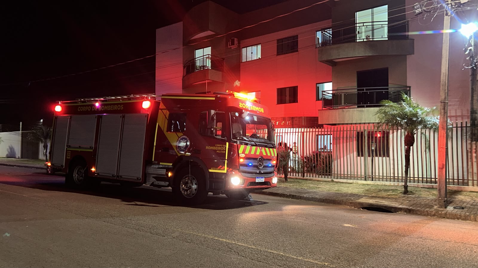 Bombeiros ocorrência de fumaça em prédio no Loteamento Santo Inácio