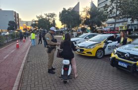 Ação orienta população sobre o uso seguro de veículos elétricos em Cascavel