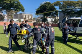 Motociclista fica gravemente ferido após acidente na PR-542 e é levado de helicóptero a Maringá