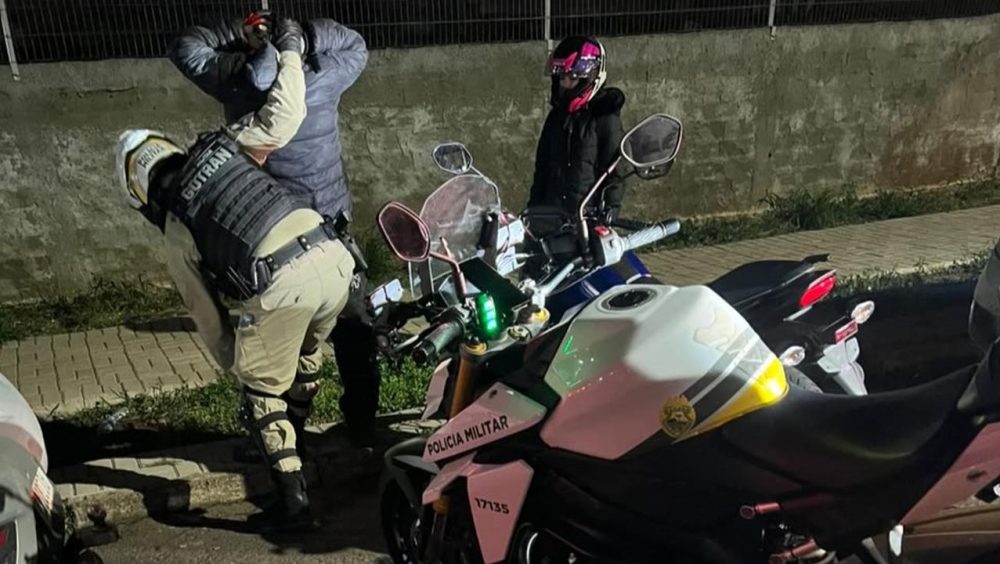 Operação de trânsito registra 60 infrações e recolhe quatro motocicletas em Cascavel Imagem referente a Operação de trânsito registra 60 infrações e recolhe quatro motocicletas em Cascavel