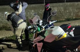 Operação de trânsito registra 60 infrações e recolhe quatro motocicletas em Cascavel