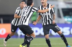 Com gol no último lance, Botafogo bate Santos na volta do Brasileirão