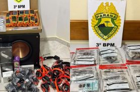 PM apreende drogas e produtos de descaminho na PR-562 e causa prejuízo de R$ 150 mil ao crime