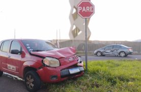 Civic e Uno se envolvem em forte colisão no Bairro Esmeralda Civic e Uno se envolvem em forte colisão no Bairro Esmeralda