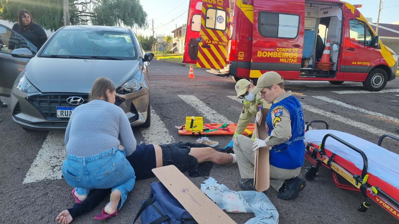 Motociclista quebra a perna em grave acidente no Bairro Coqueiral, em Cascavel