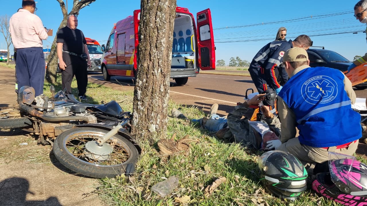 Acidente entre moto e Trailblazer mobiliza SIATE e SAMU no Bairro Santo Onofre, em Cascavel