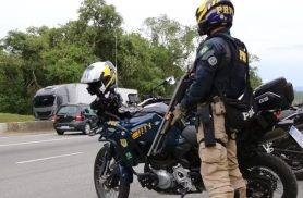 Jovem é preso após tentar furtar moto da PRF para "farmar aura"