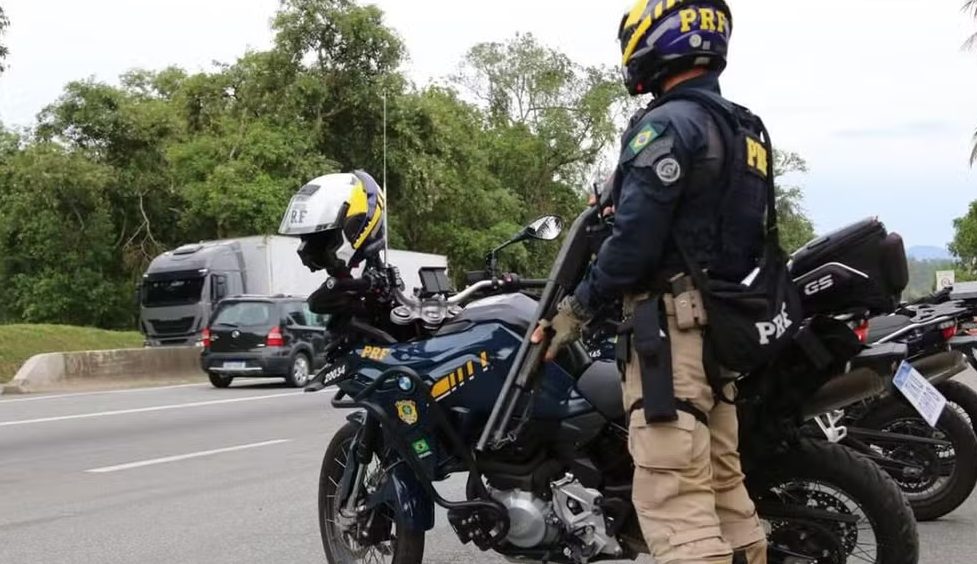 Jovem é preso após tentar furtar moto da PRF para Imagem referente a Jovem é preso após tentar furtar moto da PRF para