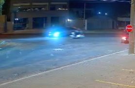 Novas imagens mostram colisão de ciclomotor e carro; Jovem ficou ferido Novas imagens mostram colisão de ciclomotor e carro; Jovem ficou ferido