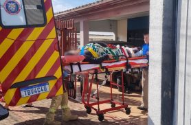 Idosa quebra o fêmur depois de cair dentro de casa no Santa Cruz